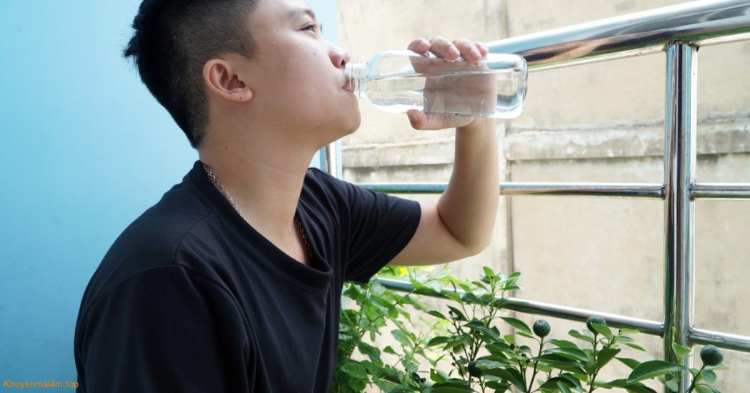 Mùa hè nóng nực uống nước thế nào cho đúng?