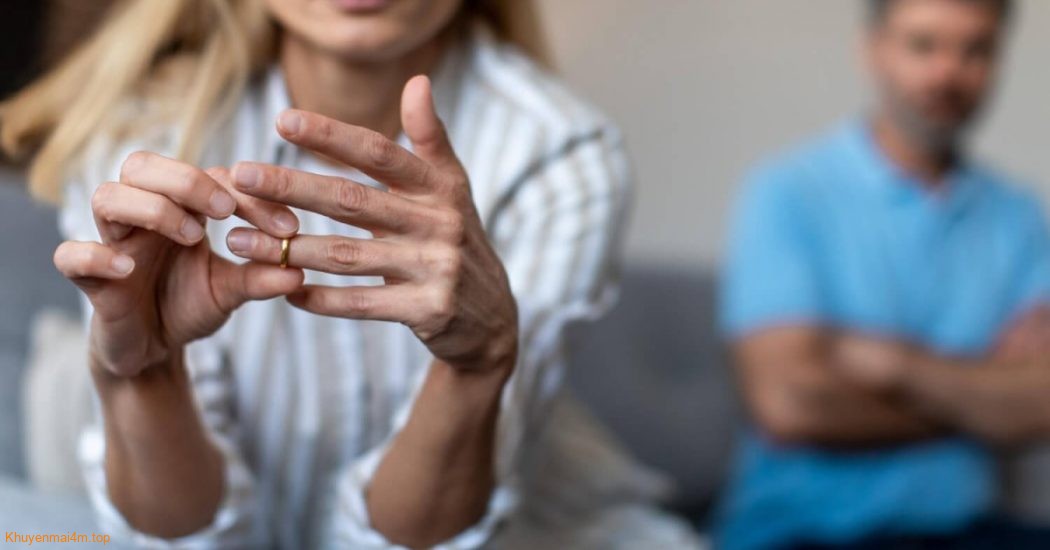 Tại sao 70% người đệ đơn ly hôn lại là phụ nữ?