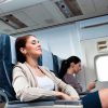 Tại sao không nên ngồi bắt chéo chân trên máy bay?