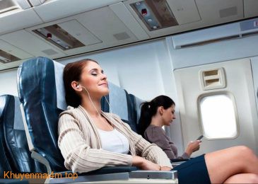 Tại sao không nên ngồi bắt chéo chân trên máy bay?