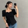 Top những mẫu áo đáng sắm vì có thể mặc sành điệu từ hè sang thu