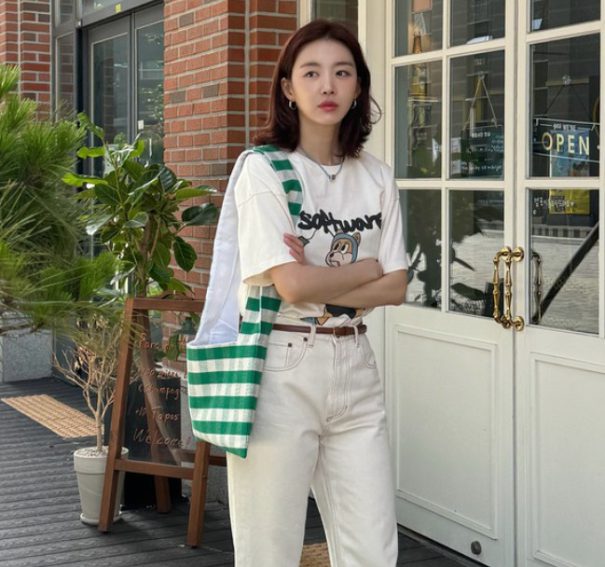 Phụ nữ U40 nên mix quần jeans theo 10 cách này, đảm bảo là vừa đẹp vừa trẻ trung