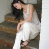 4 kiểu giày mùa hè hợp với quần ống rộng