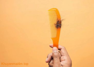 Người mẹ bị rụng tóc từng mảng vì áp lực dạy con học