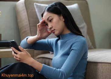 Những dấu vết ngoại tình hiện rõ nhất trên điện thoại