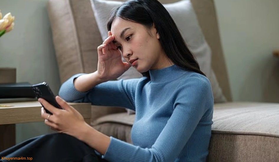 Những dấu vết ngoại tình hiện rõ nhất trên điện thoại