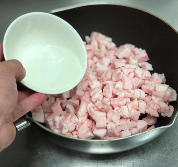 Mỡ lợn và bí quyết dưỡng da từ cung đình đến hiện đại