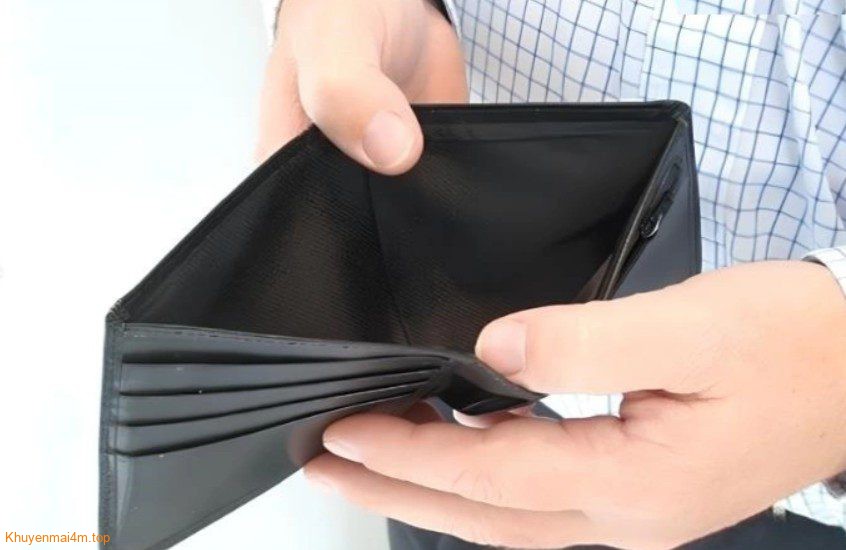 Những bẫy tiêu dùng khiến người nghèo càng nghèo hơn