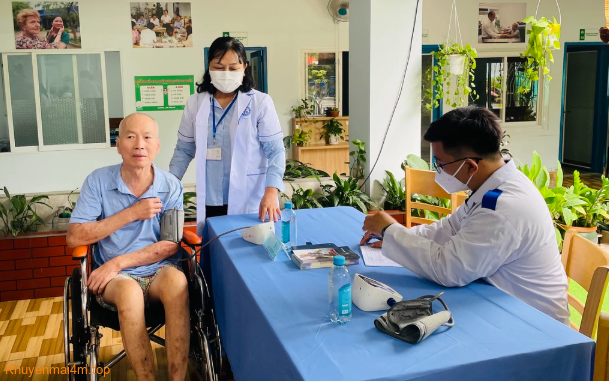 Người nước ngoài ngạc nhiên với mô hình ‘già cậy con’ ở Việt Nam
